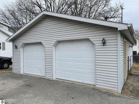 703 E High St, Mount Pleasant, MI 48858 photo 16