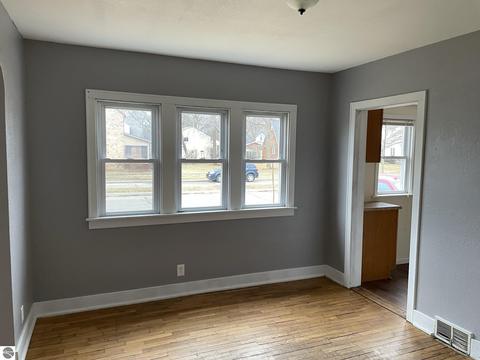 703 E High St, Mount Pleasant, MI 48858 photo 3