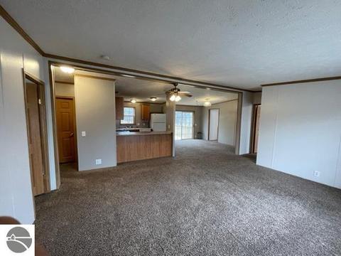 8221 Crest Ln, Mesick, MI 49668 photo 4