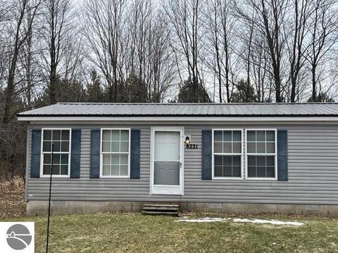 8221 Crest Ln, Mesick, MI 49668 photo 13
