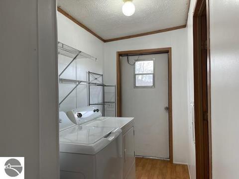 8221 Crest Ln, Mesick, MI 49668 photo 11