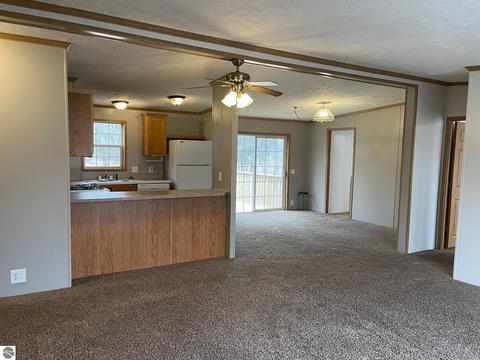 8221 Crest Ln, Mesick, MI 49668 photo 3