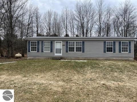 8221 Crest Ln, Mesick, MI 49668 photo 14