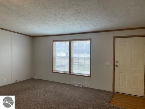8221 Crest Ln, Mesick, MI 49668 photo 9