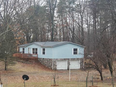 1236 Tamarack Rd, Edmore, MI 48829 photo 2