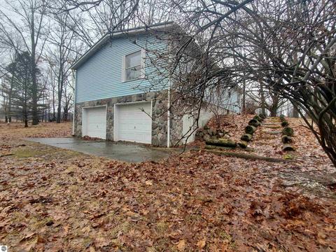 1236 Tamarack Rd, Edmore, MI 48829 photo 5