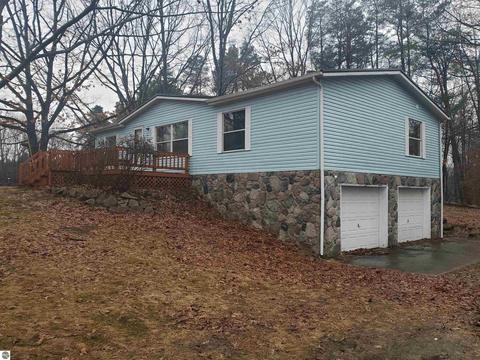1236 Tamarack Rd, Edmore, MI 48829 photo 3