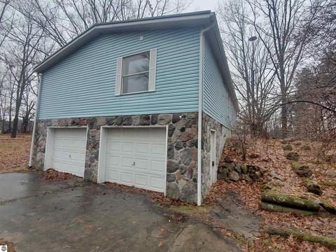 1236 Tamarack Rd, Edmore, MI 48829 photo 4