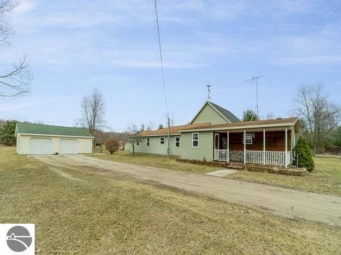 260 N Duffield Rd, Sumner, MI 48889 photo 1