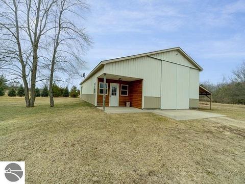 260 N Duffield Rd, Sumner, MI 48889 photo 29