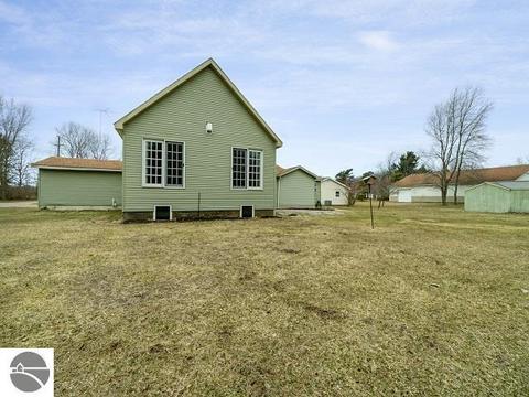260 N Duffield Rd, Sumner, MI 48889 photo 2