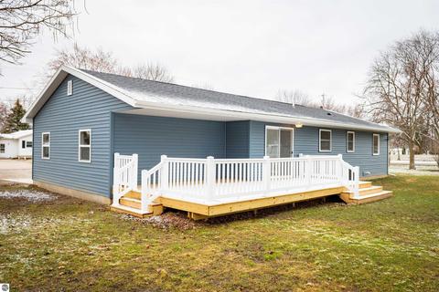 401 N 5th St, Shepherd, MI 48883 photo 2