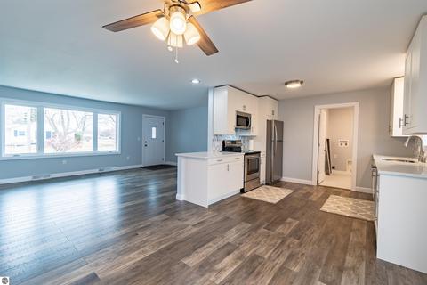 401 N 5th St, Shepherd, MI 48883 photo 4
