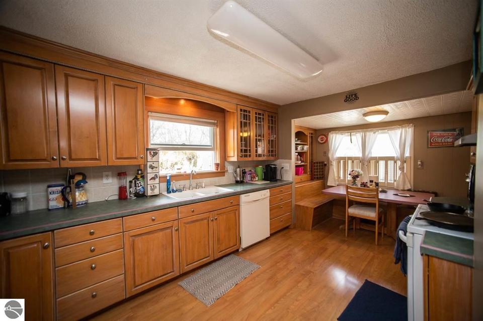  812 Randolph St, Traverse City, MI 49684 photo 12