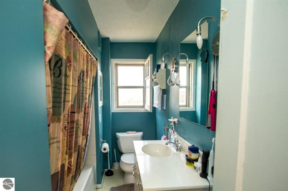  812 Randolph St, Traverse City, MI 49684 photo 10