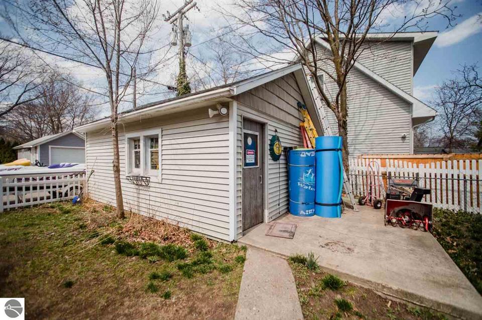  812 Randolph St, Traverse City, MI 49684 photo 34
