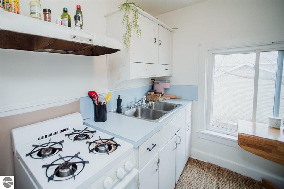  812 Randolph St, Traverse City, MI 49684 photo 22