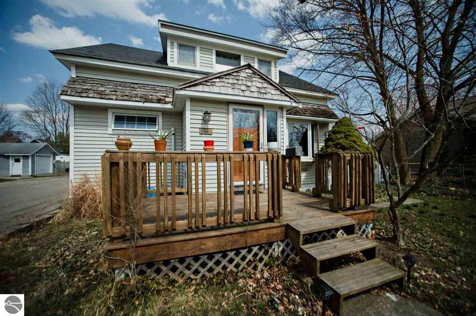  812 Randolph St, Traverse City, MI 49684 photo 2