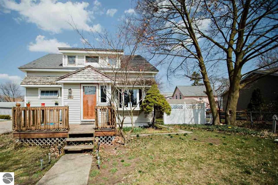  812 Randolph St, Traverse City, MI 49684 photo 3