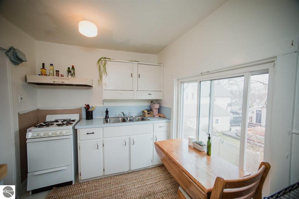  812 Randolph St, Traverse City, MI 49684 photo 23