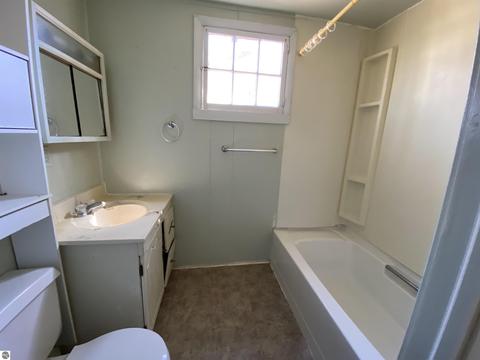 124 E Beech, Gladwin, MI 48624 photo 8