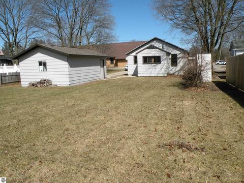 124 E Beech, Gladwin, MI 48624 photo 3
