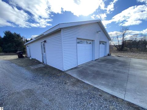 4603 M-61, Gladwin, MI 48624 photo 3