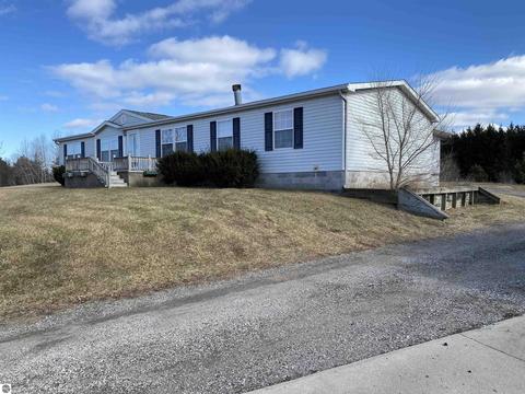 4603 M-61, Gladwin, MI 48624 photo 1