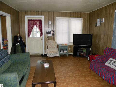 236 E Beech, Gladwin, MI 48624 photo 4