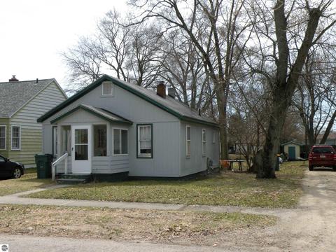 236 E Beech, Gladwin, MI 48624 photo 1