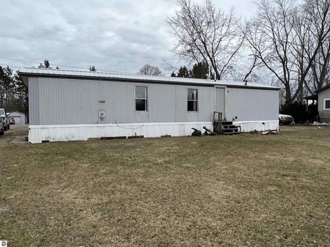 213 Pine St, Manton, MI 49663 photo 2