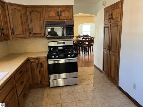 209 E Sixth, Clare, MI 48617 photo 17