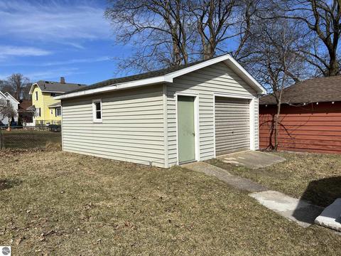 209 E Sixth, Clare, MI 48617 photo 10