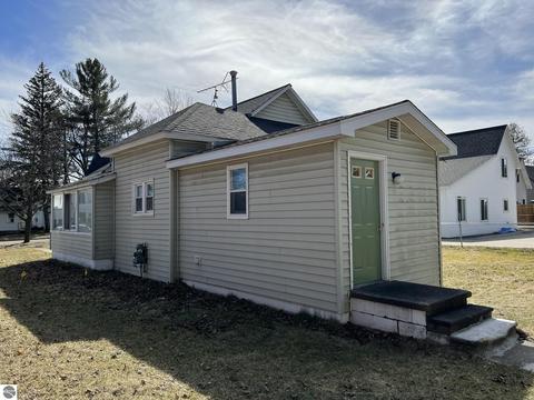 209 E Sixth, Clare, MI 48617 photo 5