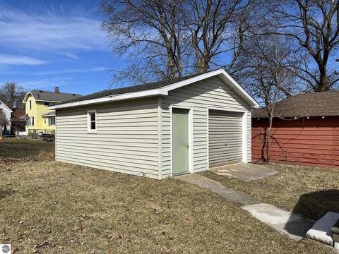 209 E Sixth, Clare, MI 48617 photo 8