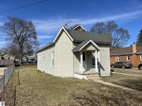 209 E Sixth, Clare, MI 48617 photo 3