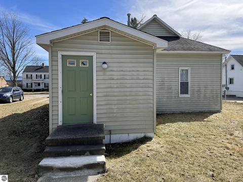 209 E Sixth, Clare, MI 48617 photo 7