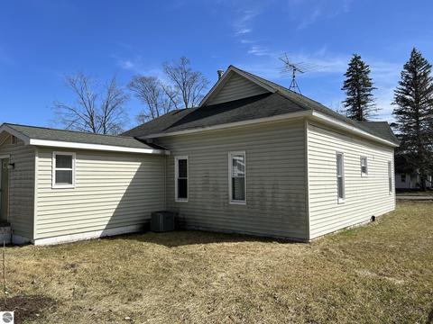 209 E Sixth, Clare, MI 48617 photo 6