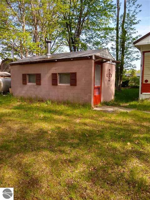 593 Pine St, Gladwin, MI 48624 photo 15