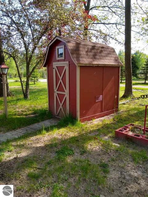 593 Pine St, Gladwin, MI 48624 photo 16