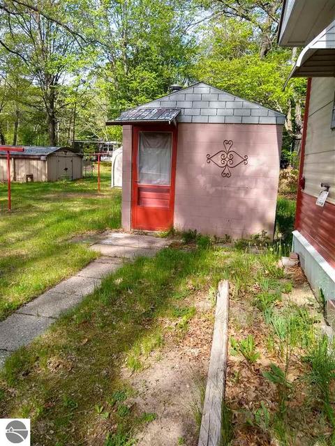 593 Pine St, Gladwin, MI 48624 photo 14