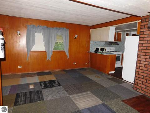 593 Pine St, Gladwin, MI 48624 photo 7