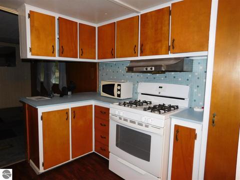 593 Pine St, Gladwin, MI 48624 photo 3