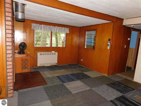 593 Pine St, Gladwin, MI 48624 photo 6
