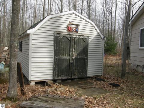 3239 E Stockwell, Harrison, MI 48625 photo 4