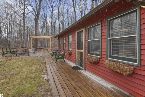 951 E Sugar Bay Ln, Cedar, MI 49621 photo 3