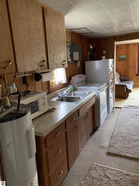 841 Pine St, Harrison, MI 48625 photo 5