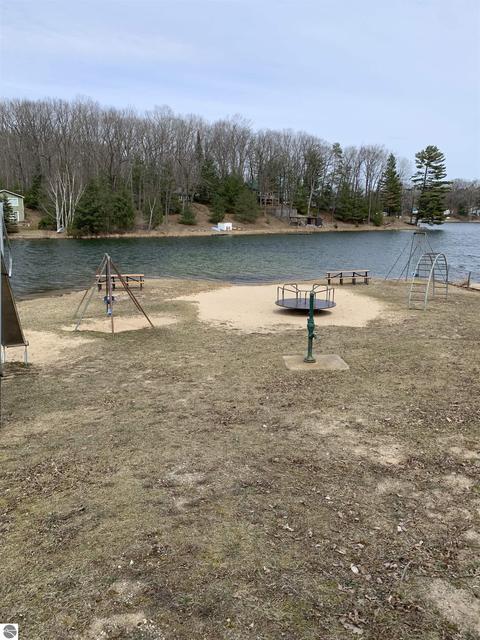 841 Pine St, Harrison, MI 48625 photo 22