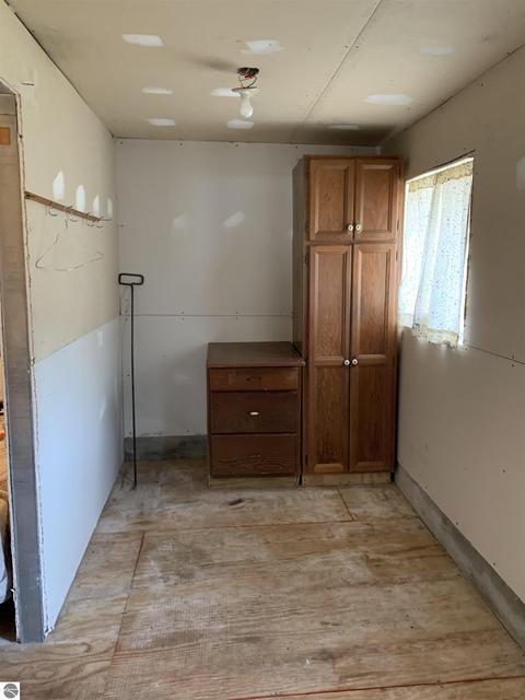 841 Pine St, Harrison, MI 48625 photo 4