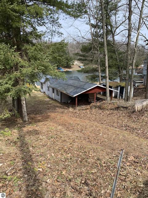 841 Pine St, Harrison, MI 48625 photo 1